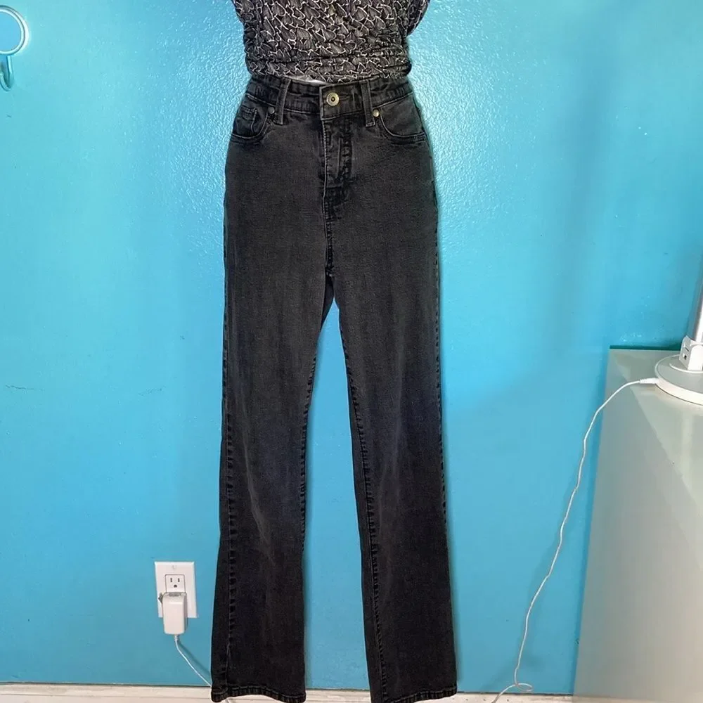 Gloria Vanderbilt “The Perfect Fit” Black Wash Straight Leg Jeans Marked 8 Fit 4